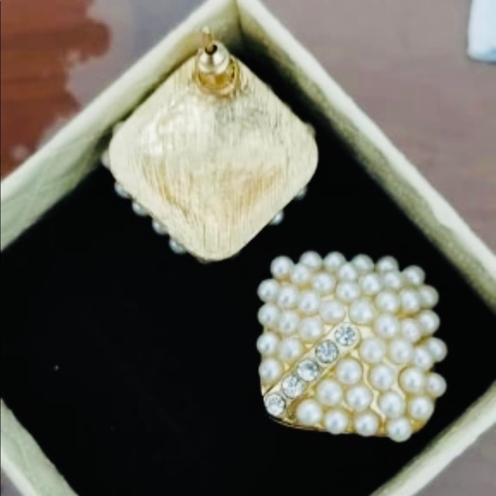 Pearl Studs Earrings 💎 - Picture 4 of 5